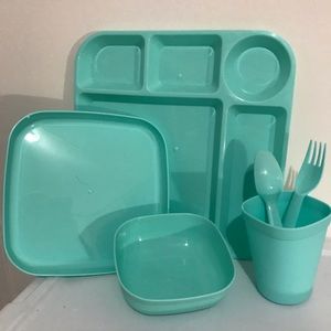 Customize your child’s plastic place setting